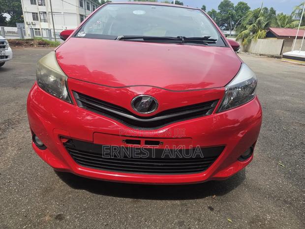 Toyota Vitz 2011 Red