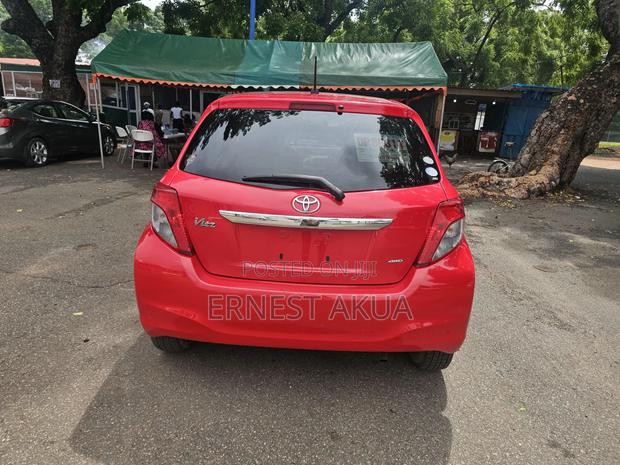 Toyota Vitz 2011 Red