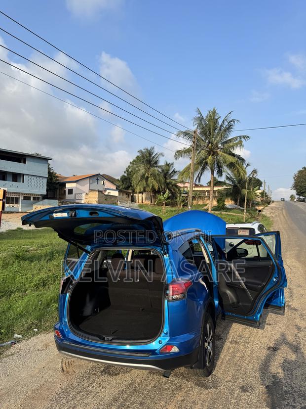 Toyota RAV4 XLE 4dr SUV AWD (2.5L 4cyl 6A) 2018 Blue