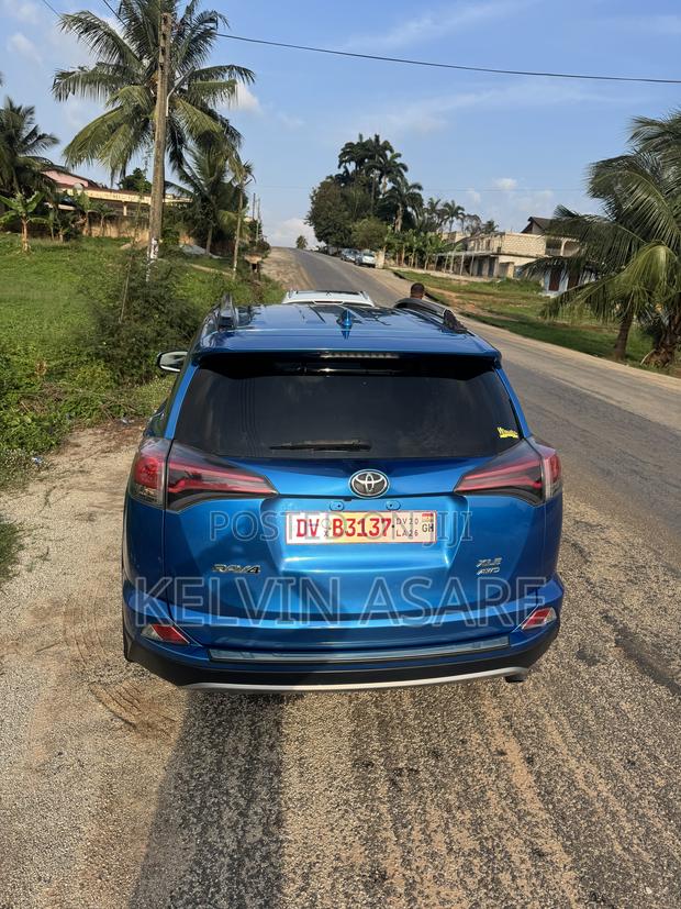Toyota RAV4 XLE 4dr SUV AWD (2.5L 4cyl 6A) 2018 Blue