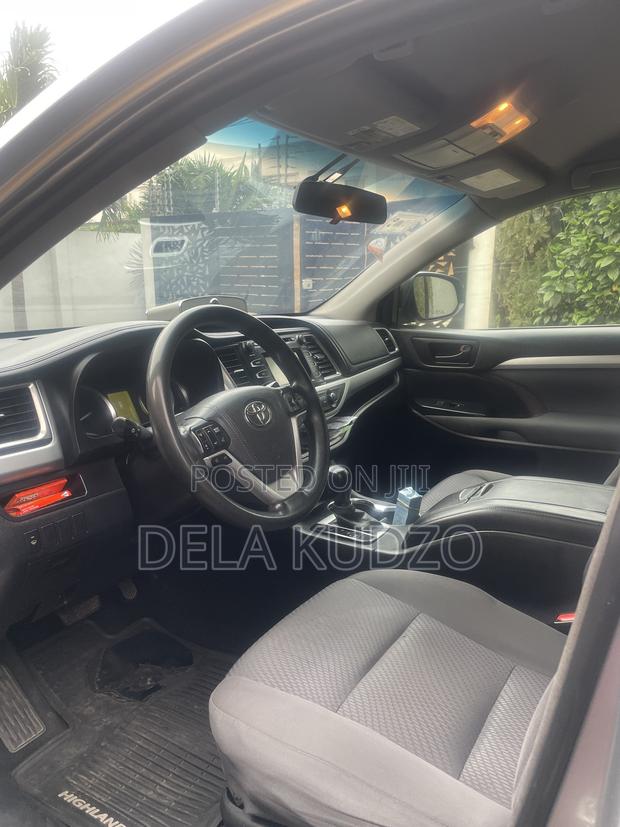 Toyota Highlander LE V6 4x4 (3.5L 6cyl 6A) 2016 Silver