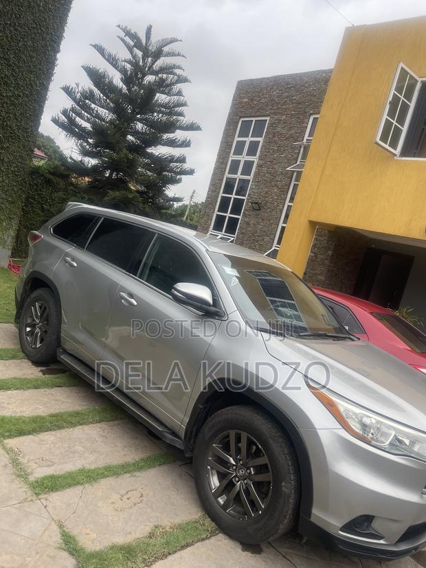 Toyota Highlander LE V6 4x4 (3.5L 6cyl 6A) 2016 Silver