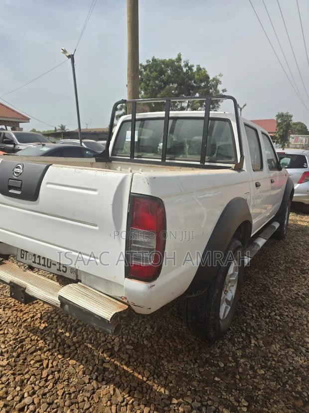 Nissan Hardbody 2015 White