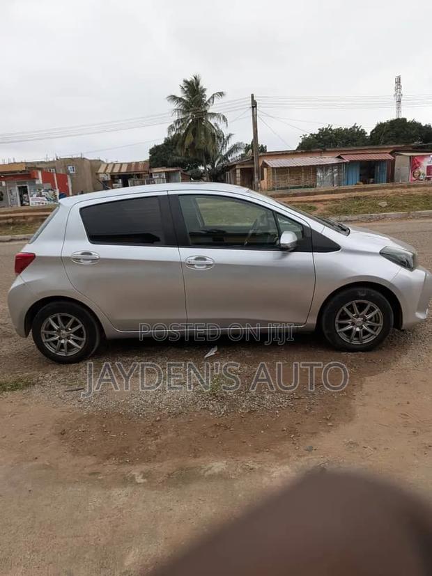 Toyota Vitz 2014 Silver