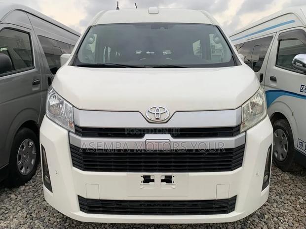 Toyota Grand HiAce 2002 White