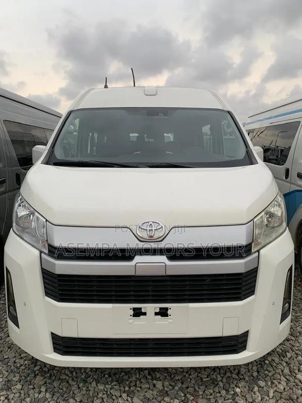 Toyota Grand HiAce 2002 White