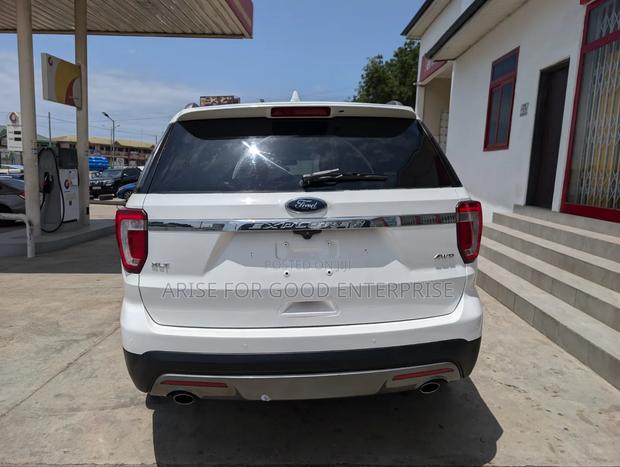 Ford Explorer XLT 4dr SUV AWD (3.5L 6cyl 6A) 2016 White