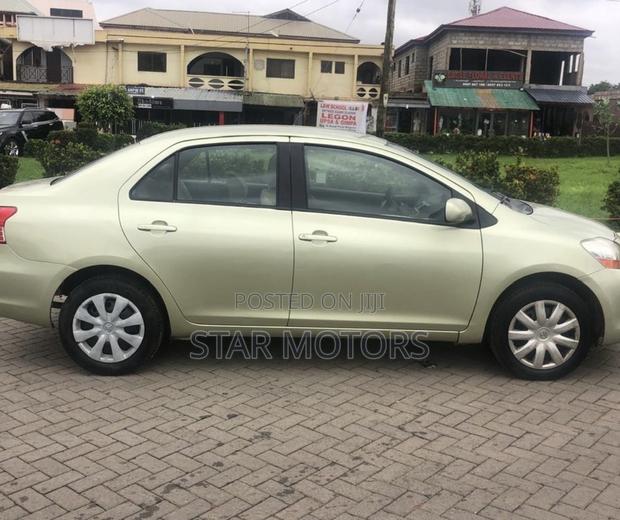 Toyota Yaris 2011 Gold
