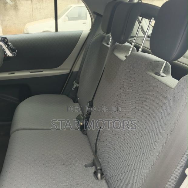 Toyota Yaris 2011 Gold