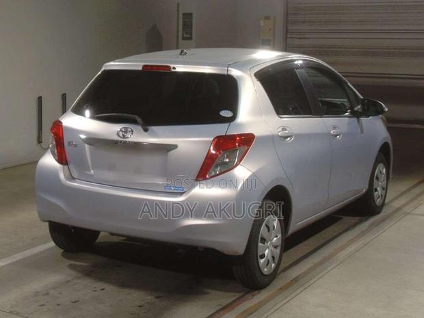 Toyota Vitz 2014 Silver