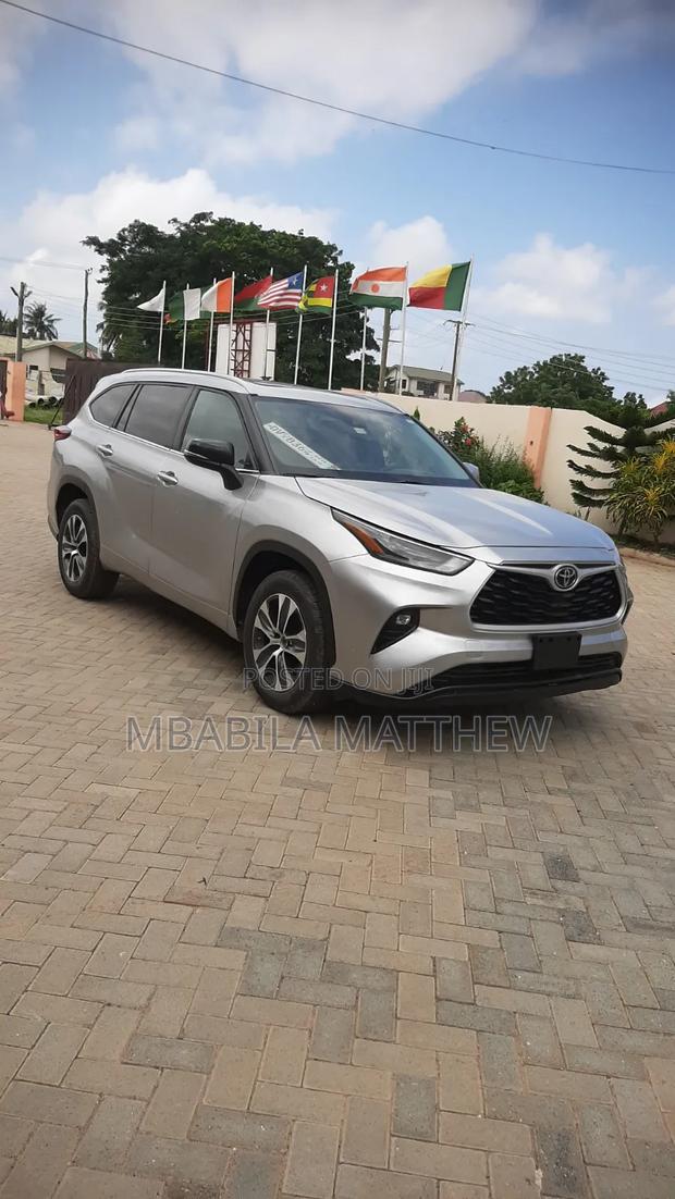 Toyota Highlander 2023 Silver