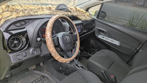 Toyota Vitz 1.5 FWD Hybrid 5dr 2017 Yellow