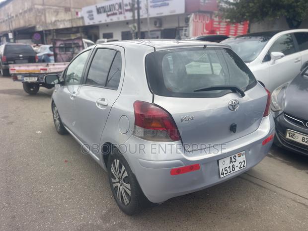 Toyota Vitz 1.3 FWD 5dr 2010 Silver