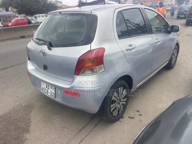 Toyota Vitz 1.3 FWD 5dr 2010 Silver