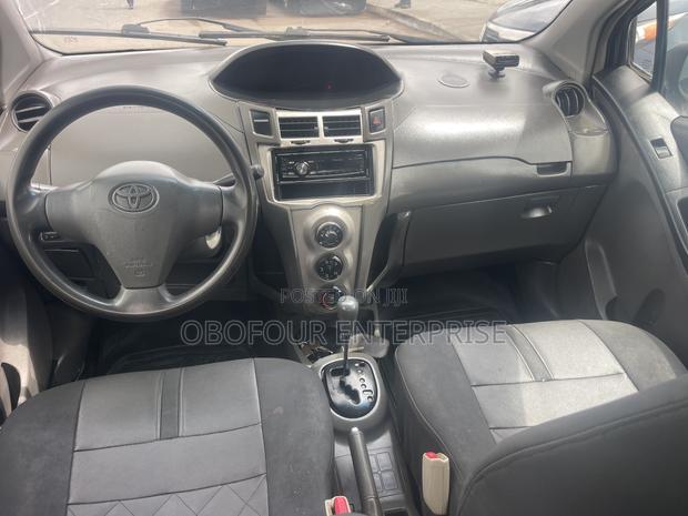 Toyota Vitz 1.3 FWD 5dr 2010 Silver