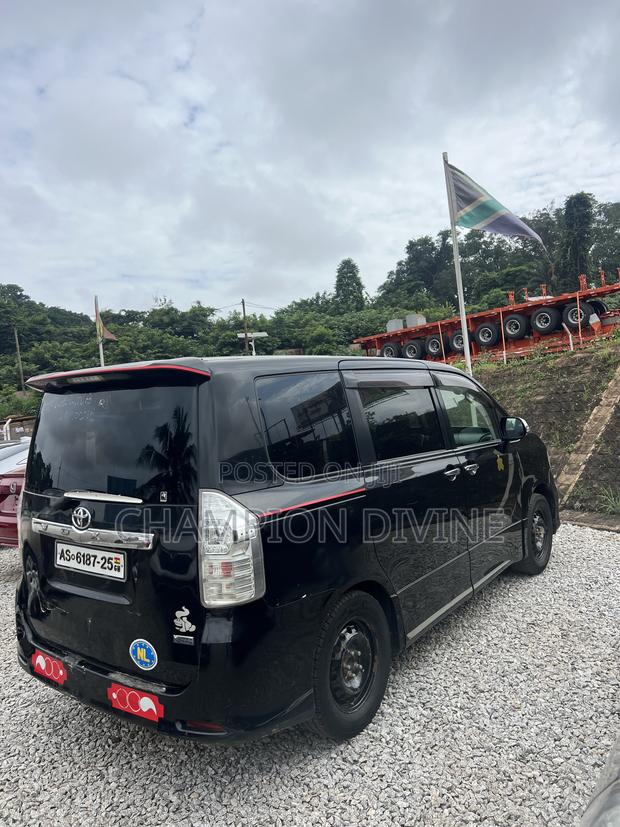 Toyota Voxy 2013 Black