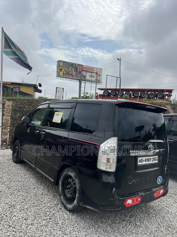 Toyota Voxy 2013 Black