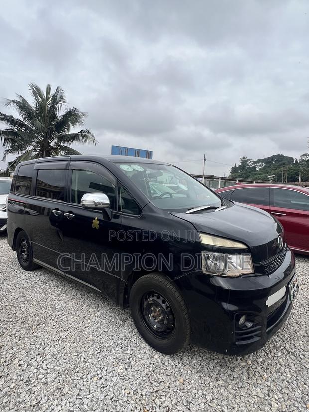Toyota Voxy 2013 Black