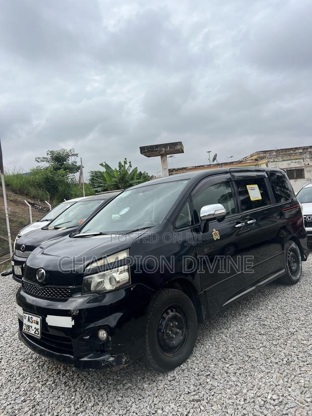 Toyota Voxy 2013 Black