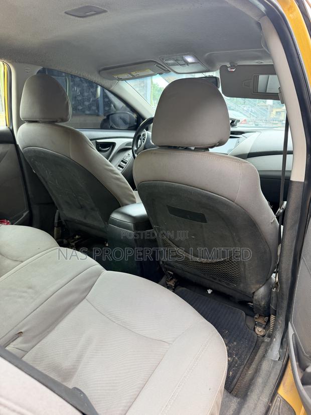 Hyundai Elantra GLS Sedan FWD (1.8L 4cyl 6A) 2013 Gold
