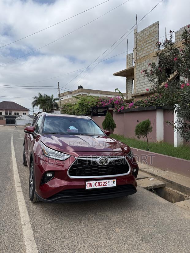 Toyota Highlander XLE AWD 2023 Red