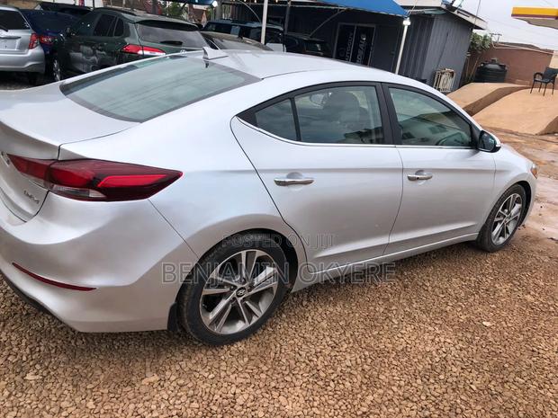 Hyundai Elantra 2017 Gray