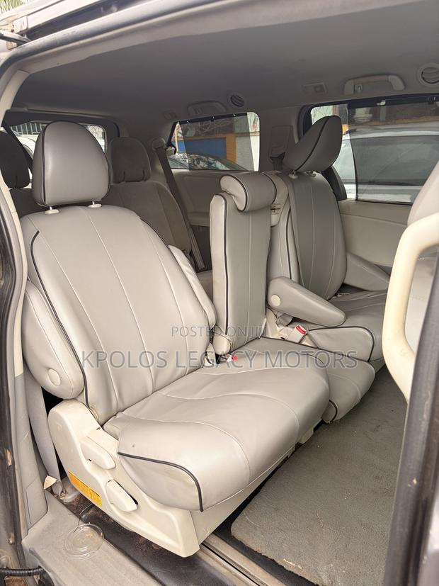 Toyota Sienna LE 7 Passenger 2011 Gray