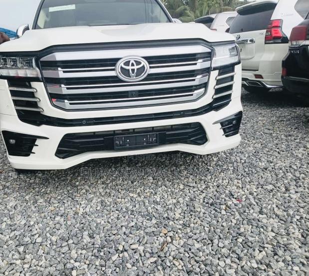 New Toyota Land Cruiser LC300 2024 White