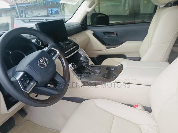 New Toyota Land Cruiser LC300 2024 White