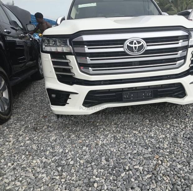 Toyota Land Cruiser 4.0 V6 GX-R 2015 White