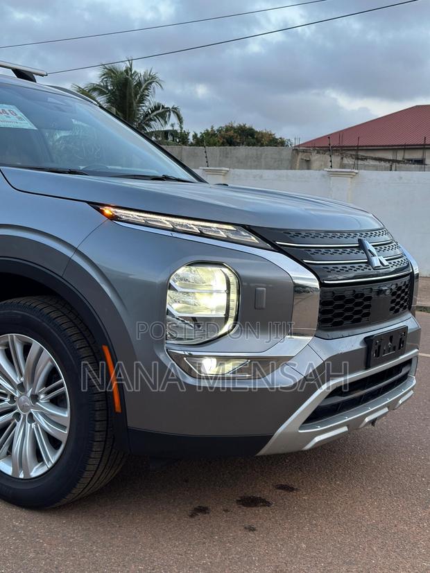 Mitsubishi Outlander SEL 2022 Silver