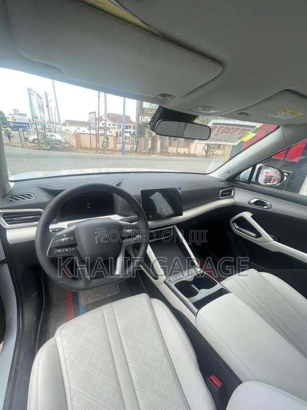 New BYD Yuan Up 45 kWh FWD 2024 Off white