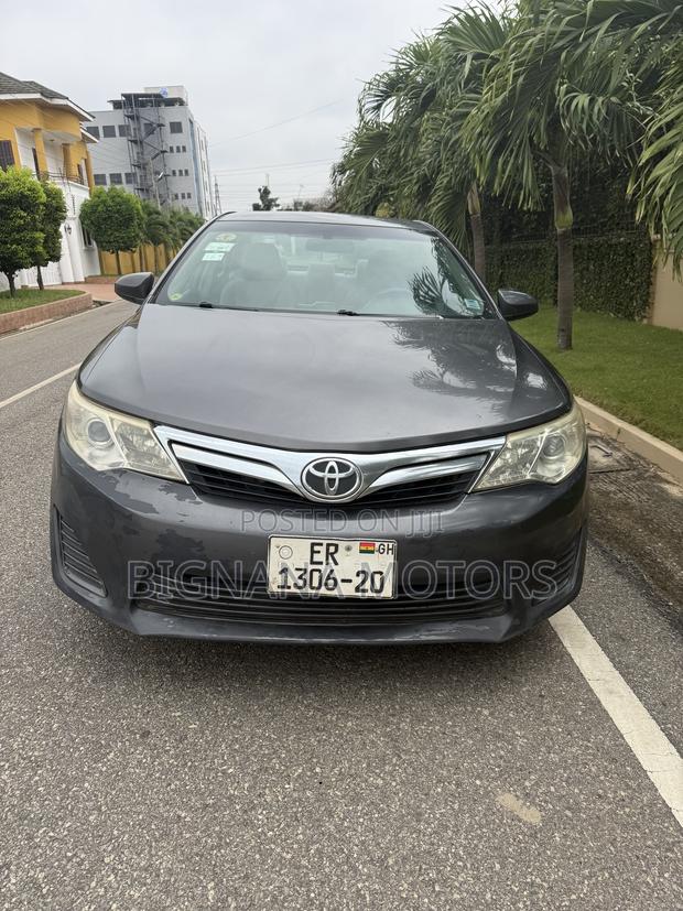 Toyota Camry LE 4dr Sedan (2.5L 4cyl 6A) 2013 Gray