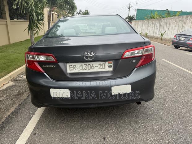 Toyota Camry LE 4dr Sedan (2.5L 4cyl 6A) 2013 Gray