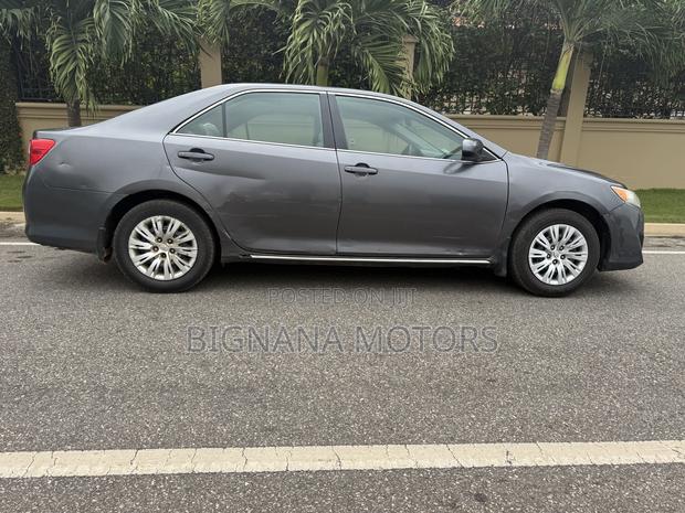 Toyota Camry LE 4dr Sedan (2.5L 4cyl 6A) 2013 Gray