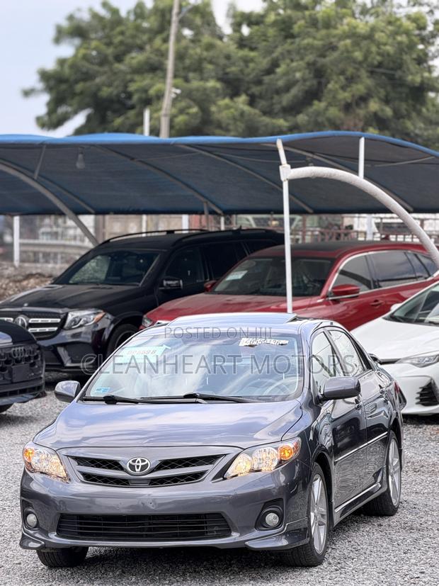 Toyota Corolla S 5-Speed 2013 Gray
