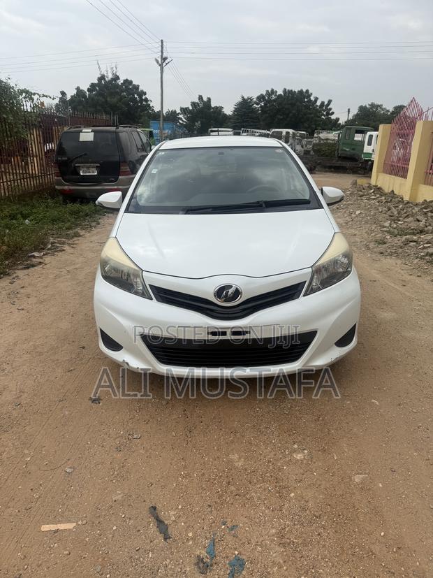 Toyota Vitz 2013 White
