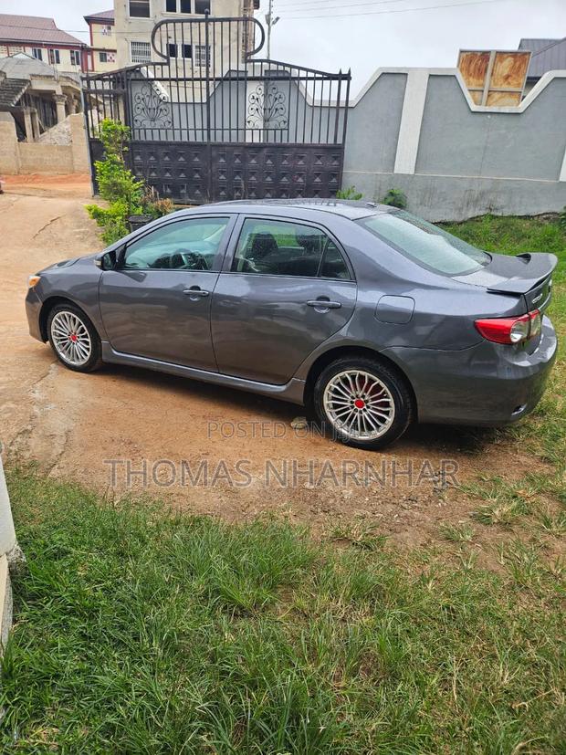 Toyota Corolla 2012 Gray