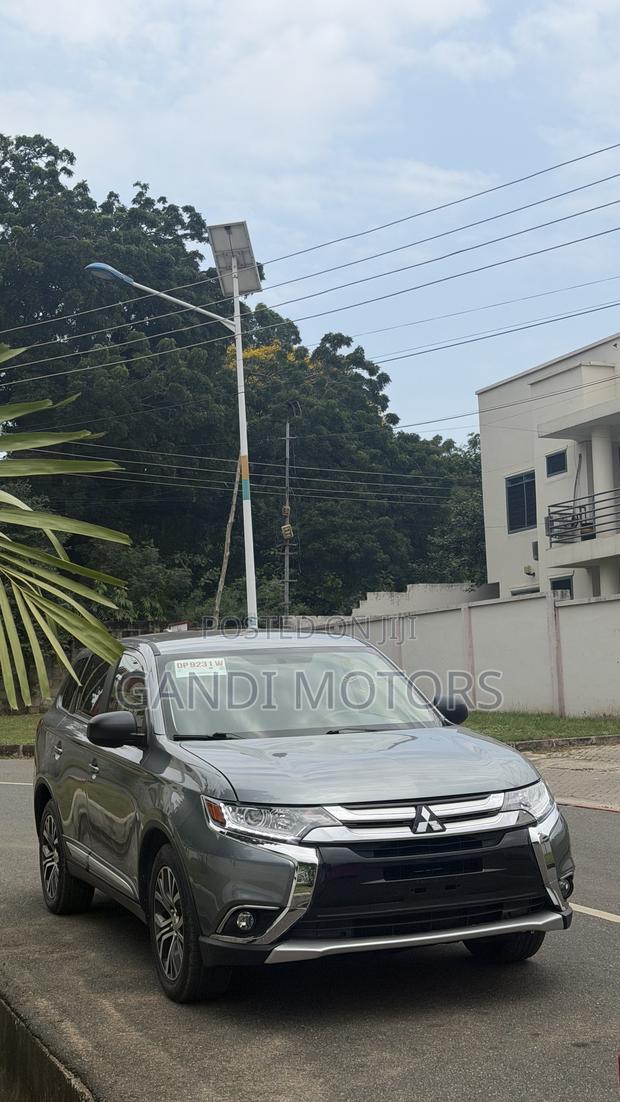 Mitsubishi Outlander ES FWD 2017 Gray