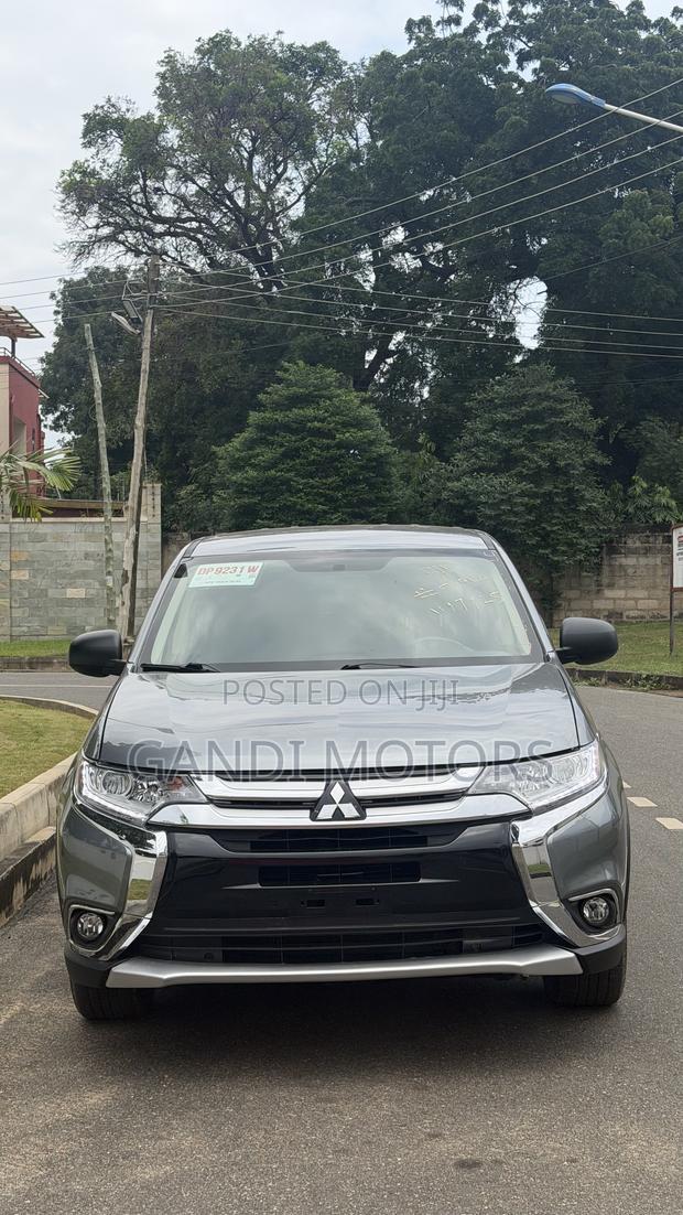 Mitsubishi Outlander ES FWD 2017 Gray