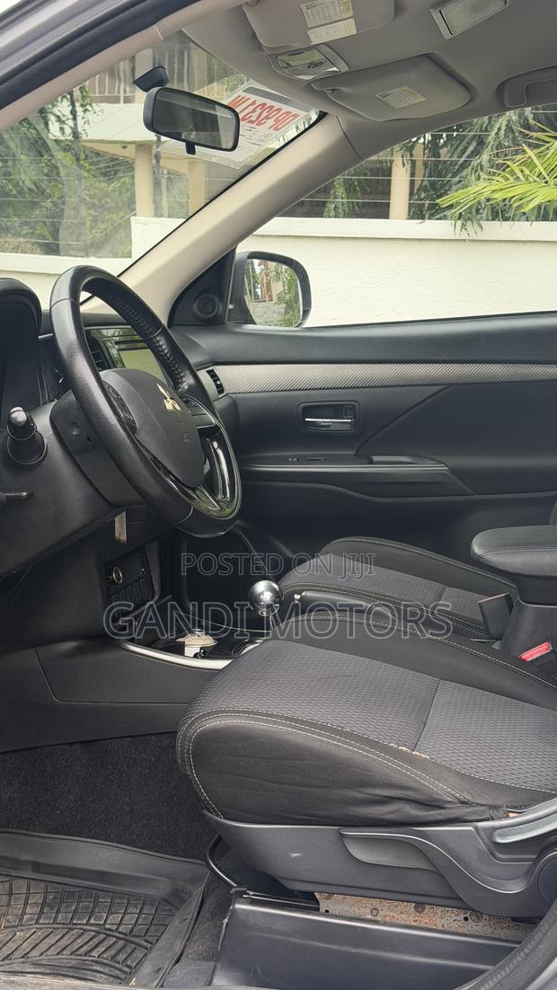 Mitsubishi Outlander ES FWD 2017 Gray