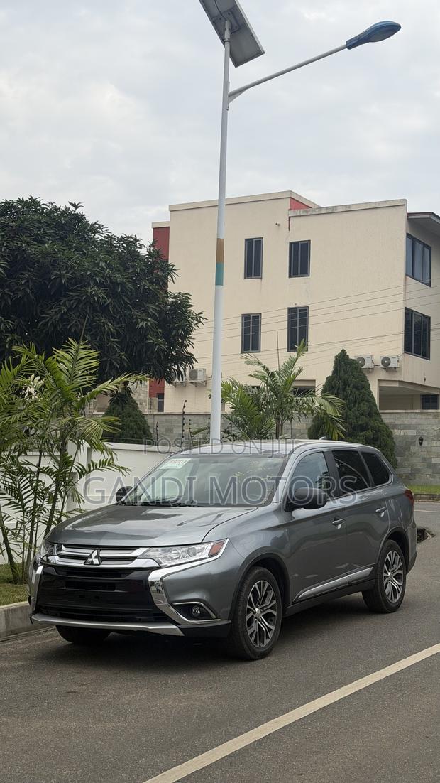 Mitsubishi Outlander ES FWD 2017 Gray