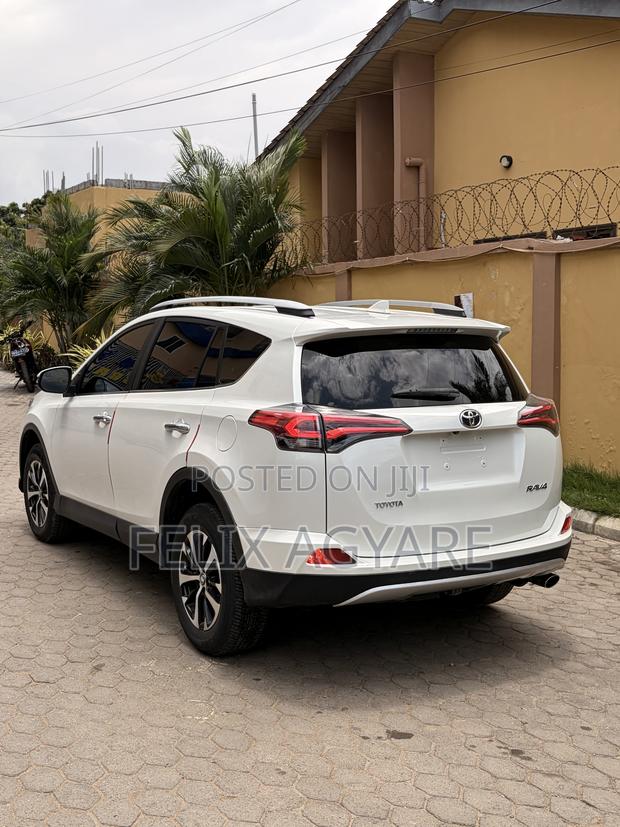 Toyota RAV4 2018 White