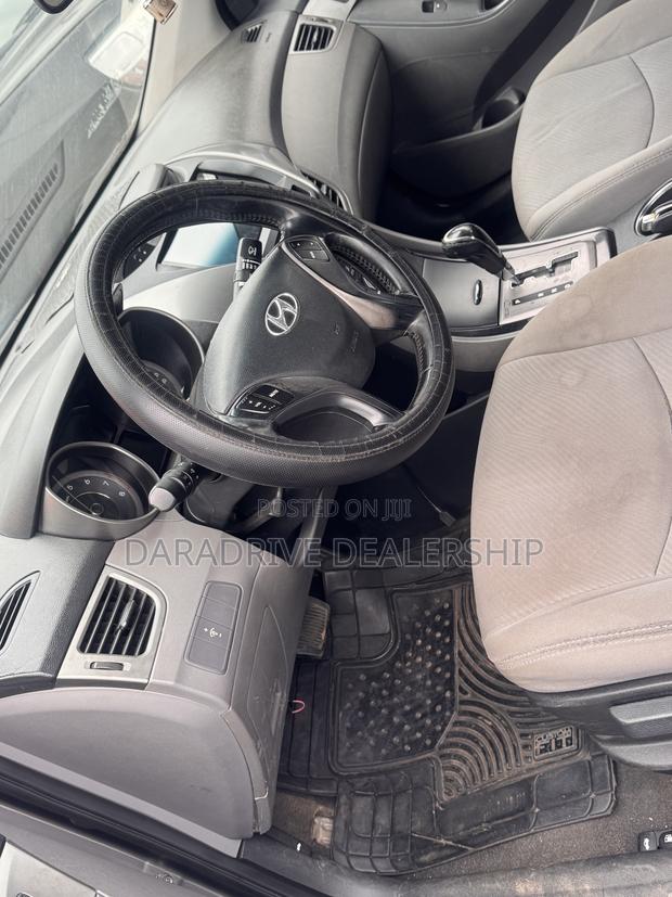 Hyundai Elantra GLS Sedan FWD (1.8L 4cyl 6A) 2013 Gray