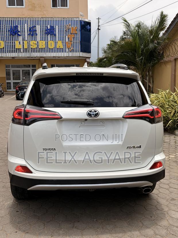 Toyota RAV4 2018 White