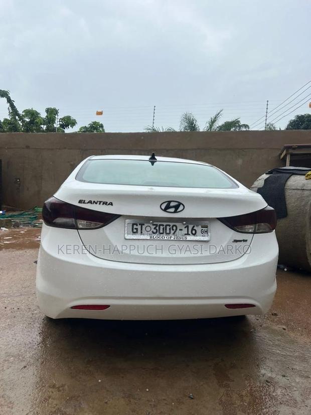 Hyundai Elantra 2012 White