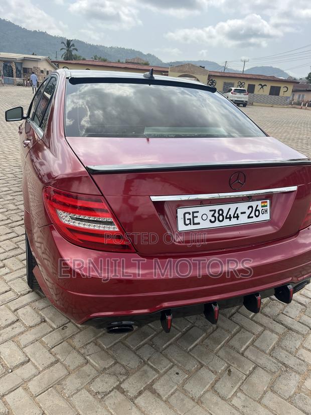 Mercedes-Benz C300 2012 Red