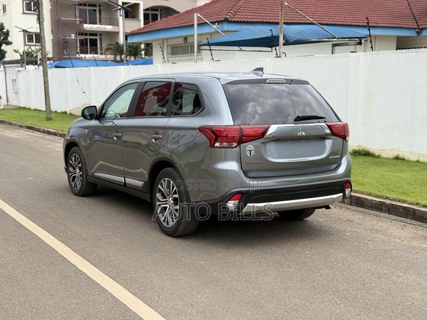 Mitsubishi Outlander ES AWC 2017 Silver
