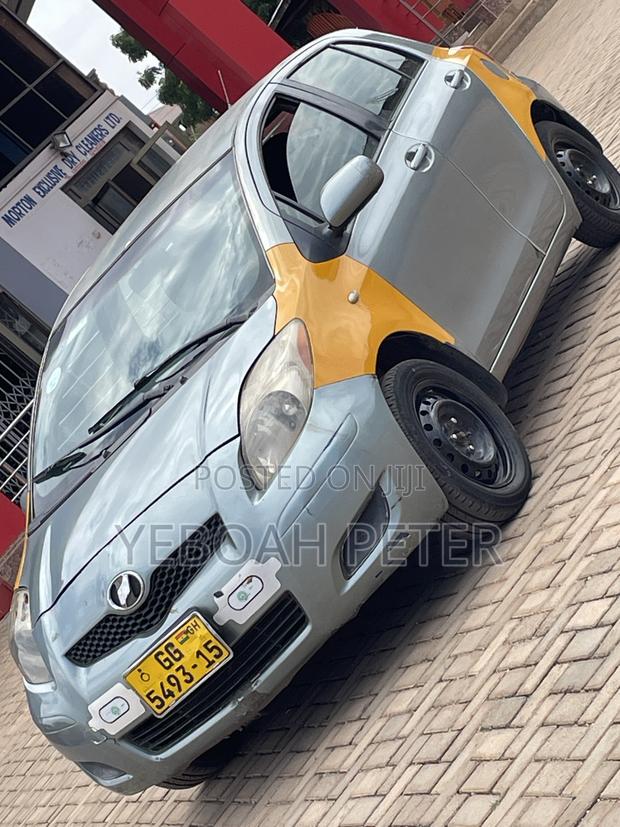 Toyota Yaris 2010 Gray