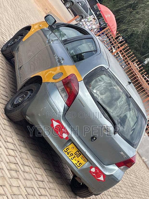 Toyota Yaris 2010 Gray